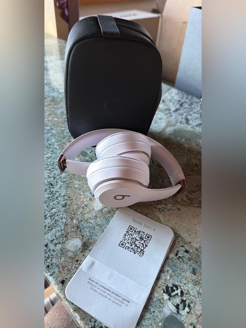 Beats Solo 4 - Wireless On-Ear Bluetooth Headphones in Cloud Pink unused